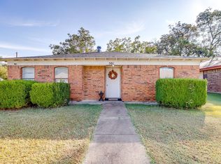 501 Allencrest Dr, White Settlement, TX 76108