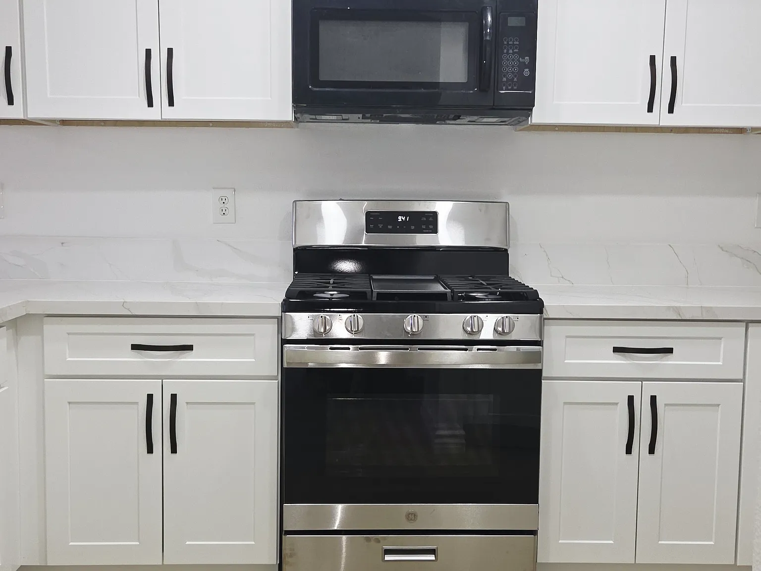 2 bed, 945 sqft, $2,250 — Photo 2