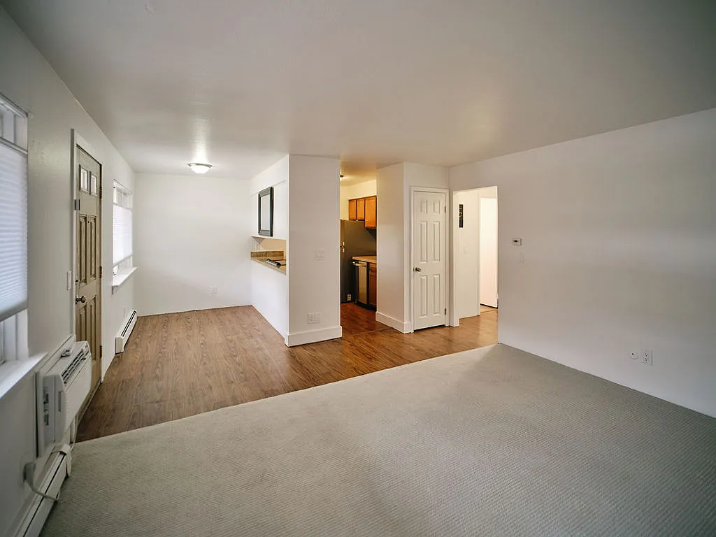 2 bed, 900 sqft, $1,775 — Photo 3