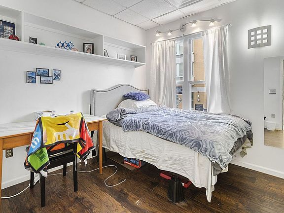 3rd image of 401-403 College Ave #401-2