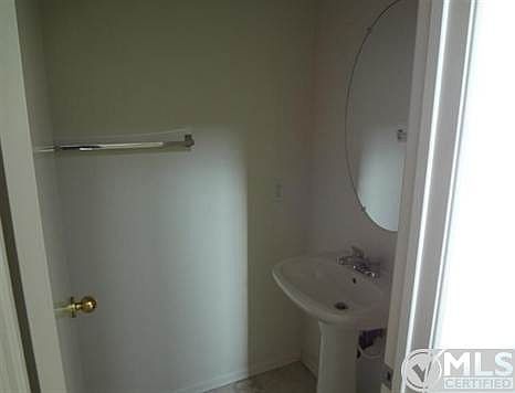 5th image of 14640 Karen Dr