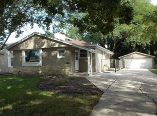 4630 N 101st St, Wauwatosa, WI 53225