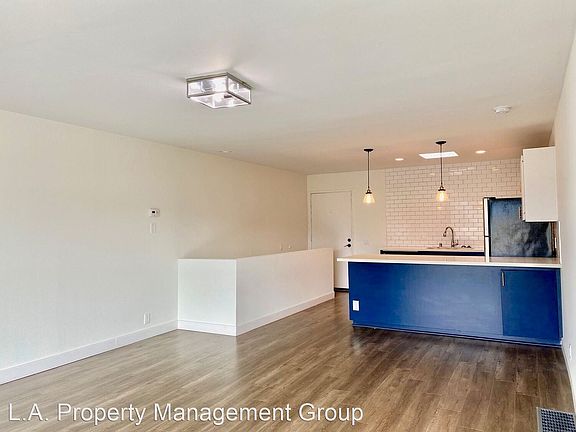 5th image of 2965 Waverly Dr #33