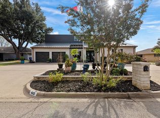 402 Gingerbread Ln, Waxahachie, TX 75165