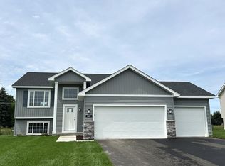 907 Brandenburg Ln, Waverly, MN 55390