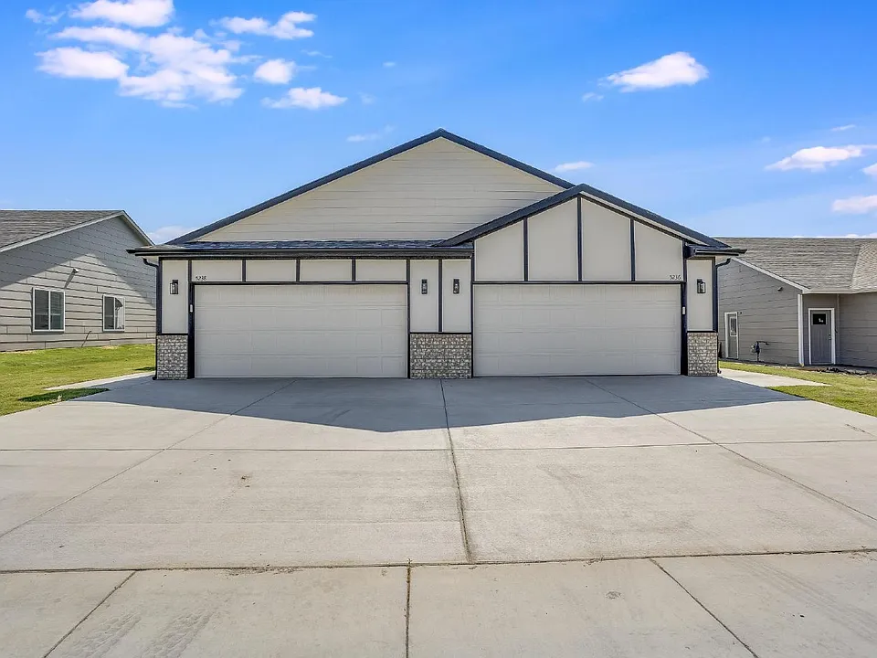 5238 N Cypress Cir