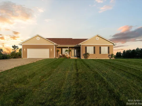 2201 Southway Dr, Grass Lake, MI 49240