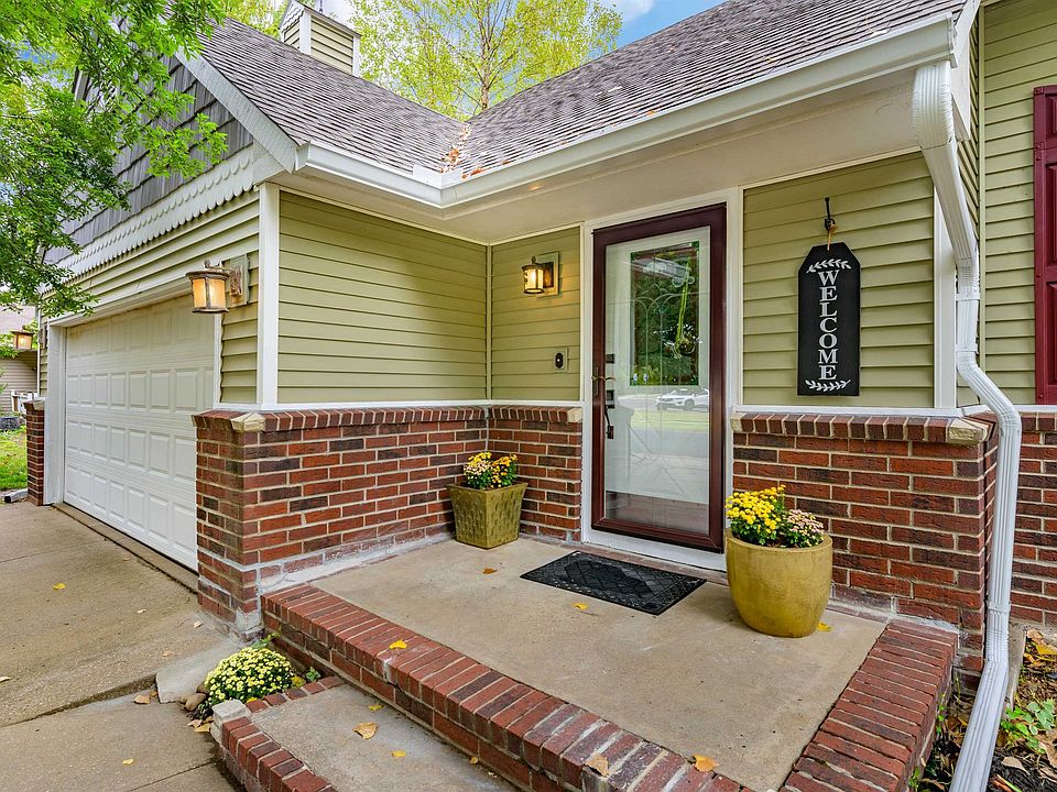 1st image of 414 N Greenvalley Dr