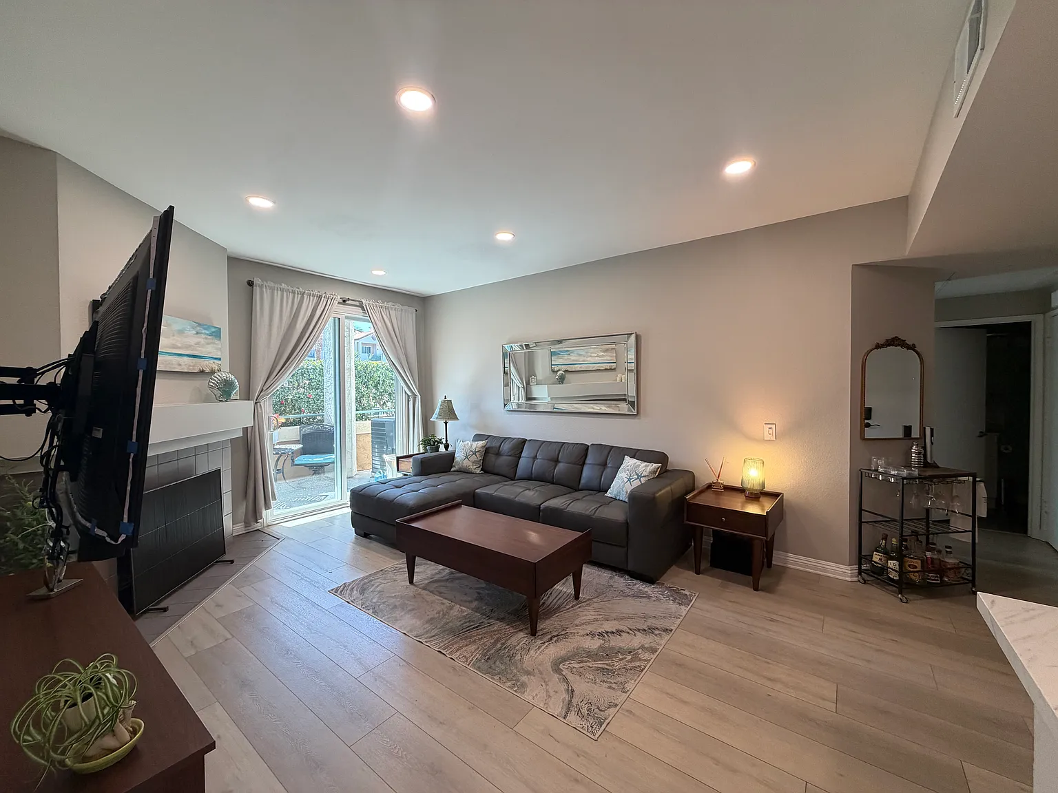 2 bed, 1025 sqft, $3,400 — Photo 3