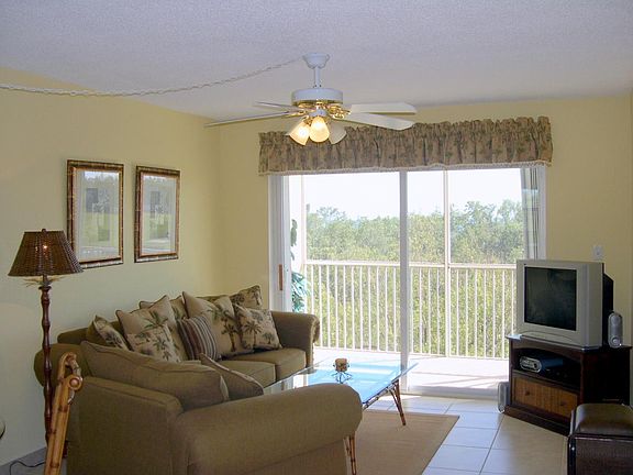 2nd image of 200 Wrenn St APT 303