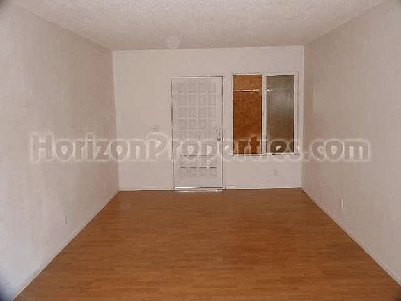 (2) : 10926 Nogalera Way Rancho Cordova, CA