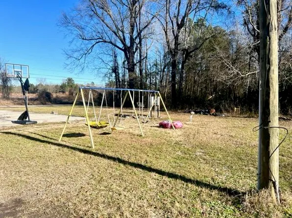 104 Nings Pl, Saint Stephen, SC 29479