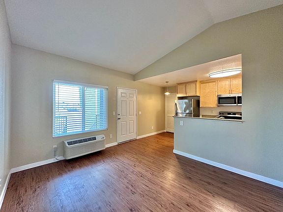 5th image of 4447 49th St APT 5
