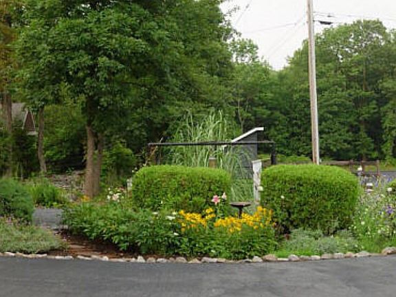 Garden within circular drive