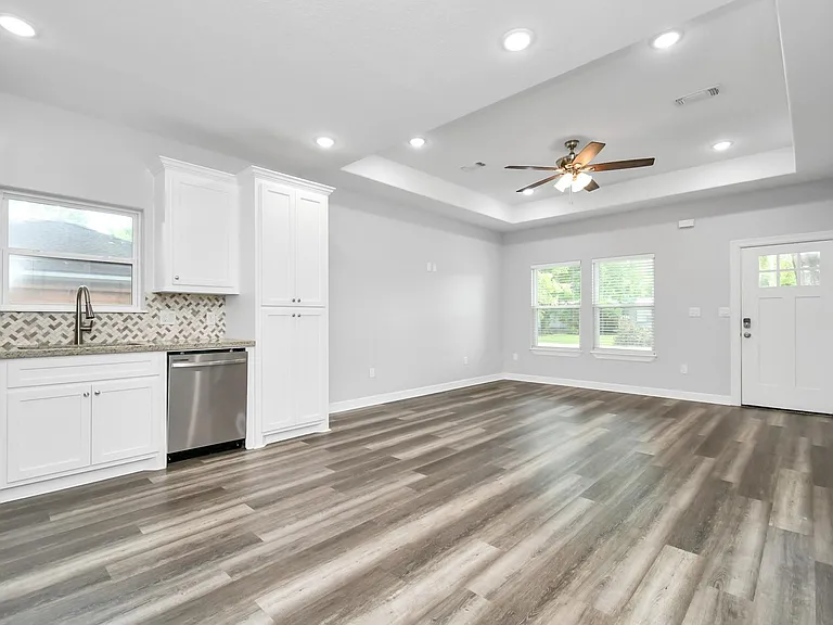 701 S Morgan St — Photo 8