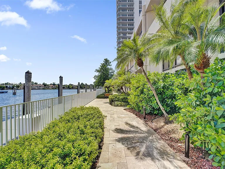 19707 Turnberry Way #16C — Photo 10