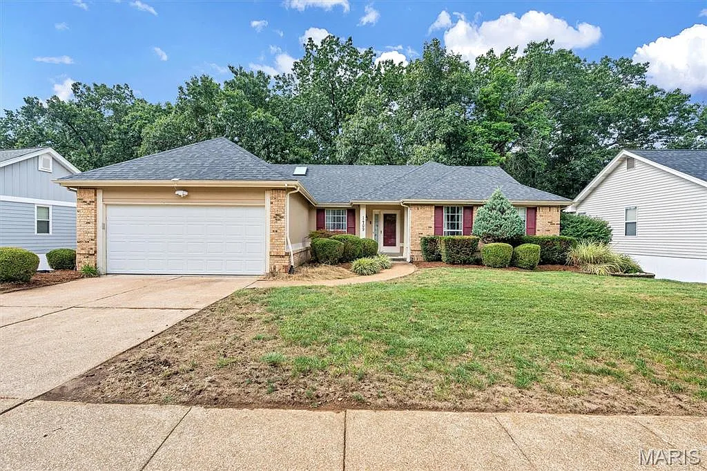 4 bed, 3.0 bath, 2454 sqft, $3,200 — Photo 2