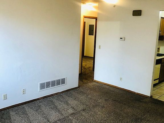 2nd image of 1302 Parkside Dr