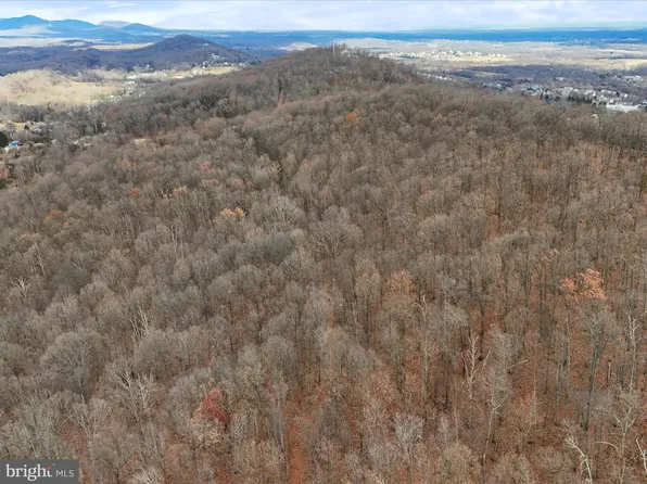 7 Barrett Ln, Hedgesville, WV 25427