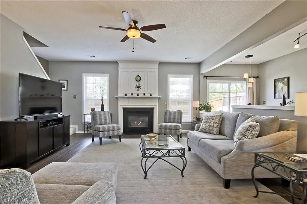 3 bed, 1642 sqft, $2,600 — Photo 4
