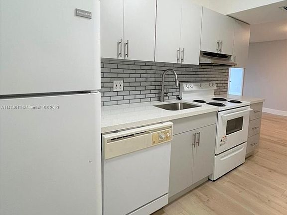 3rd image of 1251 NE 108th St APT 103