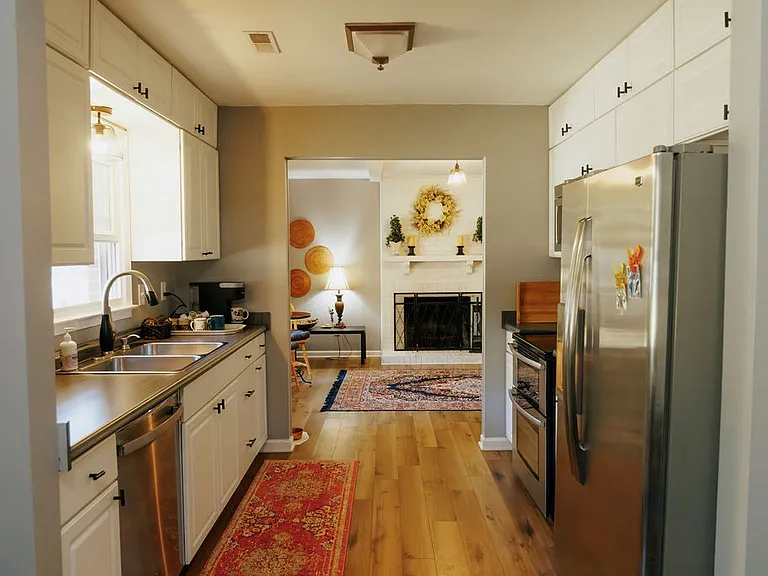 1418 Suterland Rd — Photo 15