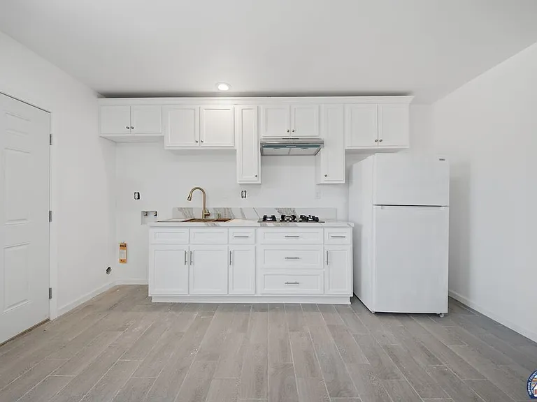 1077 Wozencraft St #3 — Photo 13