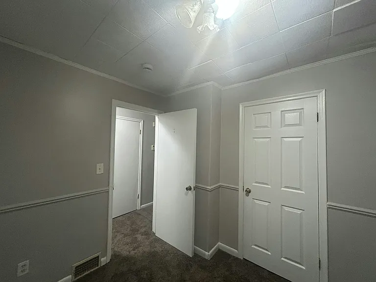16121 Salem St — Photo 8