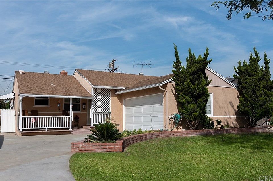 1st image of 10415 Ives St