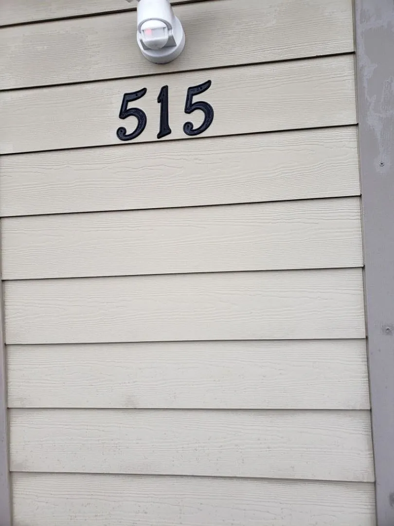 515 Adams — Photo 2
