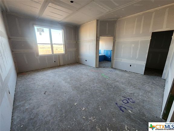 4th image of 920 James Parker Cir