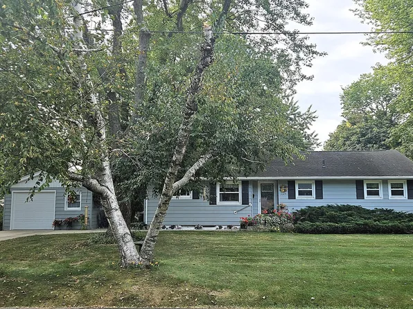 1124 Steinmann St, Dixon, IL 61021
