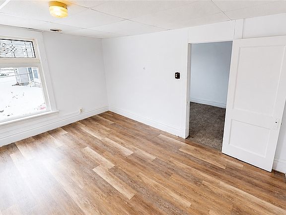 5th image of 216 Fairview Ave