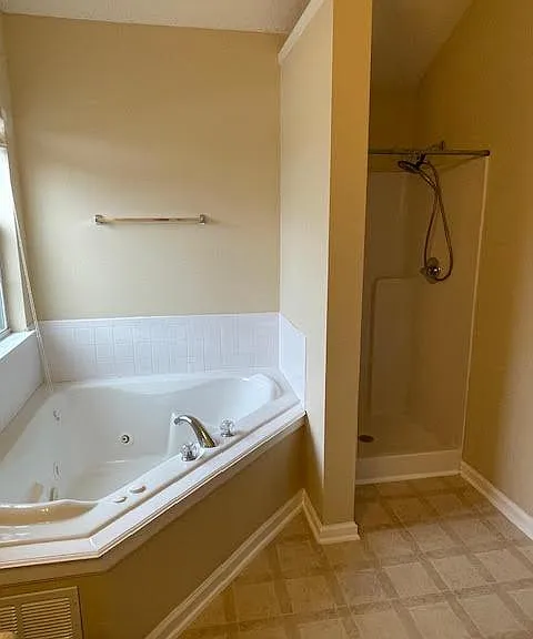 4202 Fortune Point — Photo 31