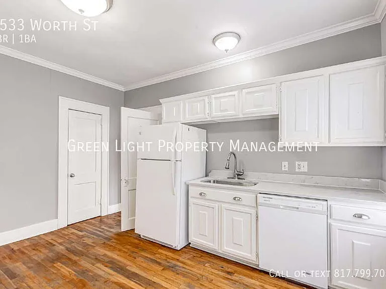 4533 Worth St — Photo 11