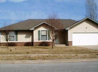 2295 W Roxbury St, Springfield, MO 65807