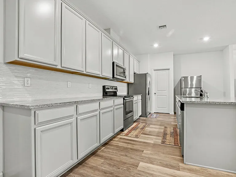 1826 Lake Cove Dr — Photo 17