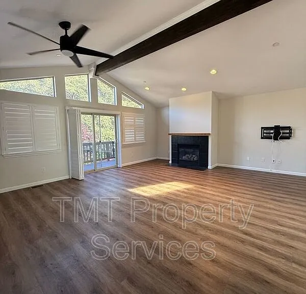 242 Lucas Ln — Photo 10