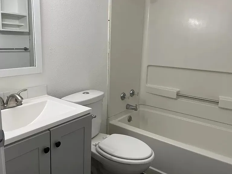 2820 SE Monroe St #B — Photo 3