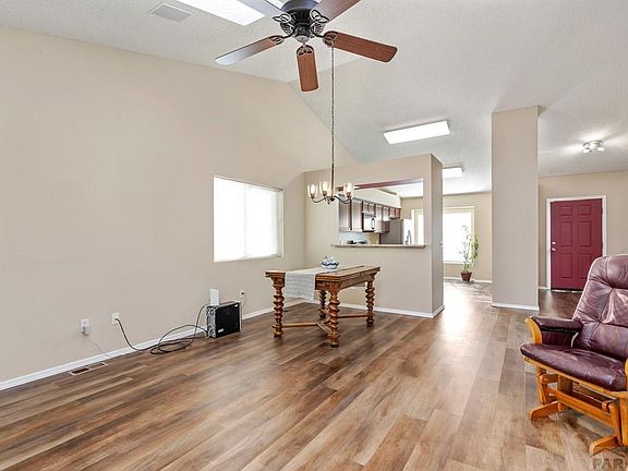 4th image of 2420 Royal Palm Dr