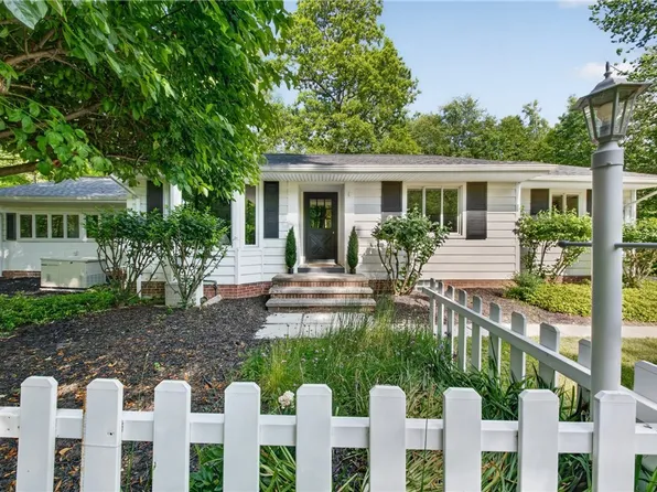 3909 Brainard Rd, Beachwood, OH 44122