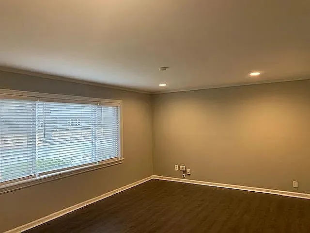 2 bed, 1050 sqft, $1,945 — Photo 3