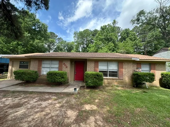 909 Lawrence Dr, Longview, TX 75604