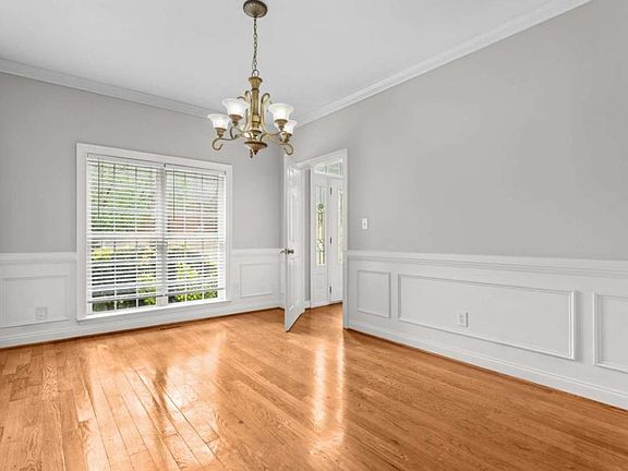 3rd image of 24 Saddlebrook Dr SE