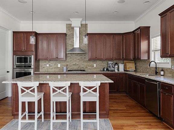 5th image of 1016 Regency Cottage Pl