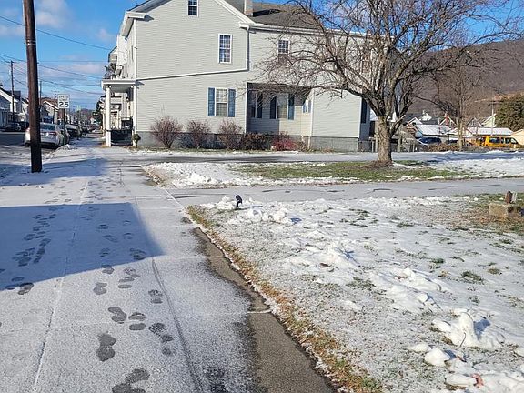 2nd image of 565 Main St