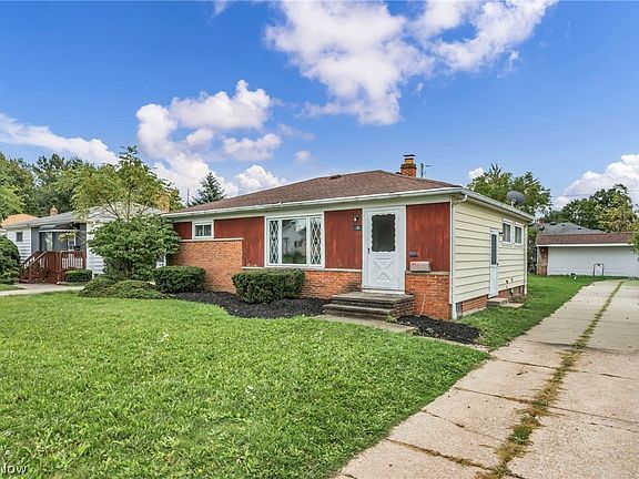 3rd image of 11301 Aaron Dr