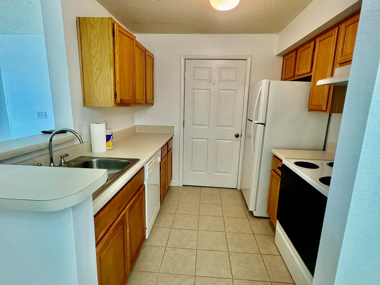 1 bed, 745 sqft, $1,600 — Photo 3