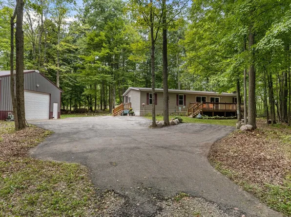 E2112 Lake Rd, Iola, WI 54945