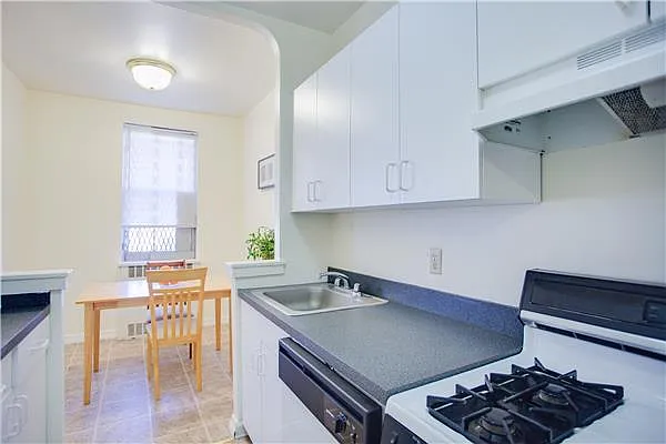 Sold by R New York | media 18
